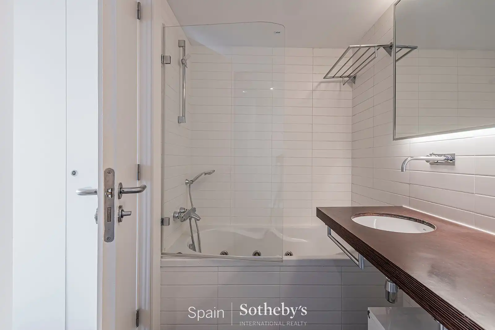 Baño de Ático en venta en Barcelona con Aire acondicionado, Terraza y Piscina