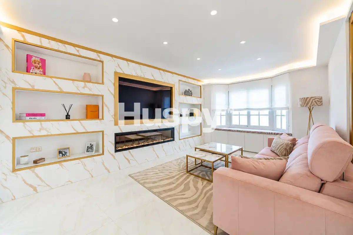 Semi-detached house with terrace for sale in Calle Liverpool, imagen 3