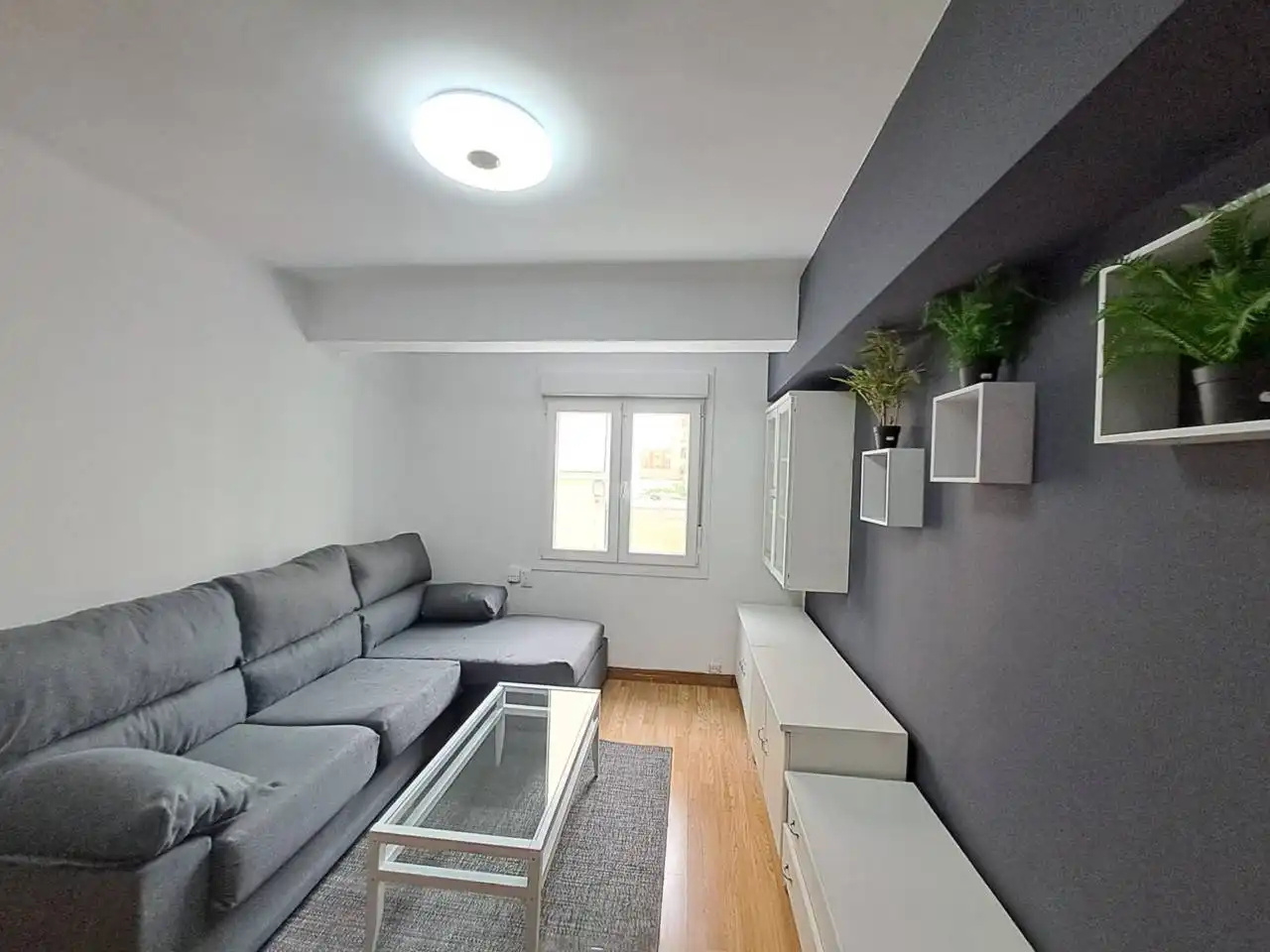 Sala d'estar de Pis en venda en Burgos amb Calefacció, Parquet i Terrassa