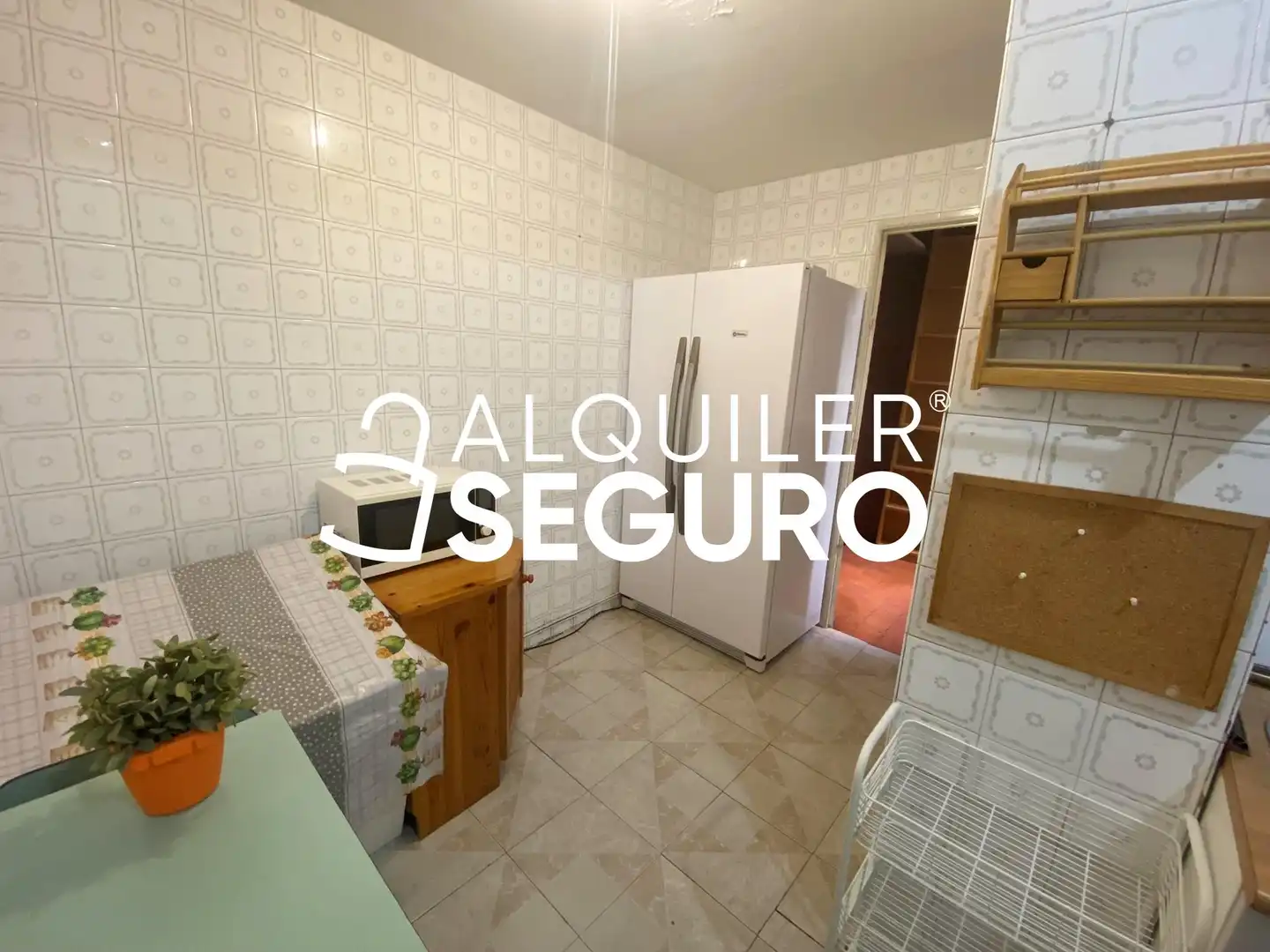 Cuina de Pis de lloguer en Madrid amb Calefacció, Terrassa i Moblat