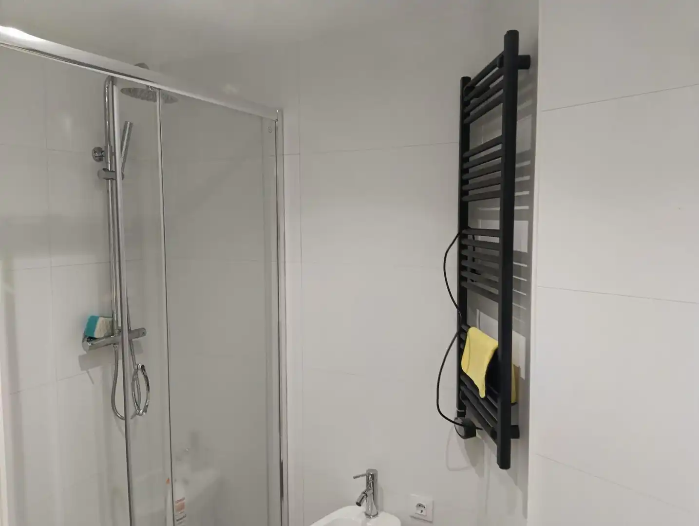 Bathroom of Flat for sale in San Lorenzo de El Escorial  with Heating