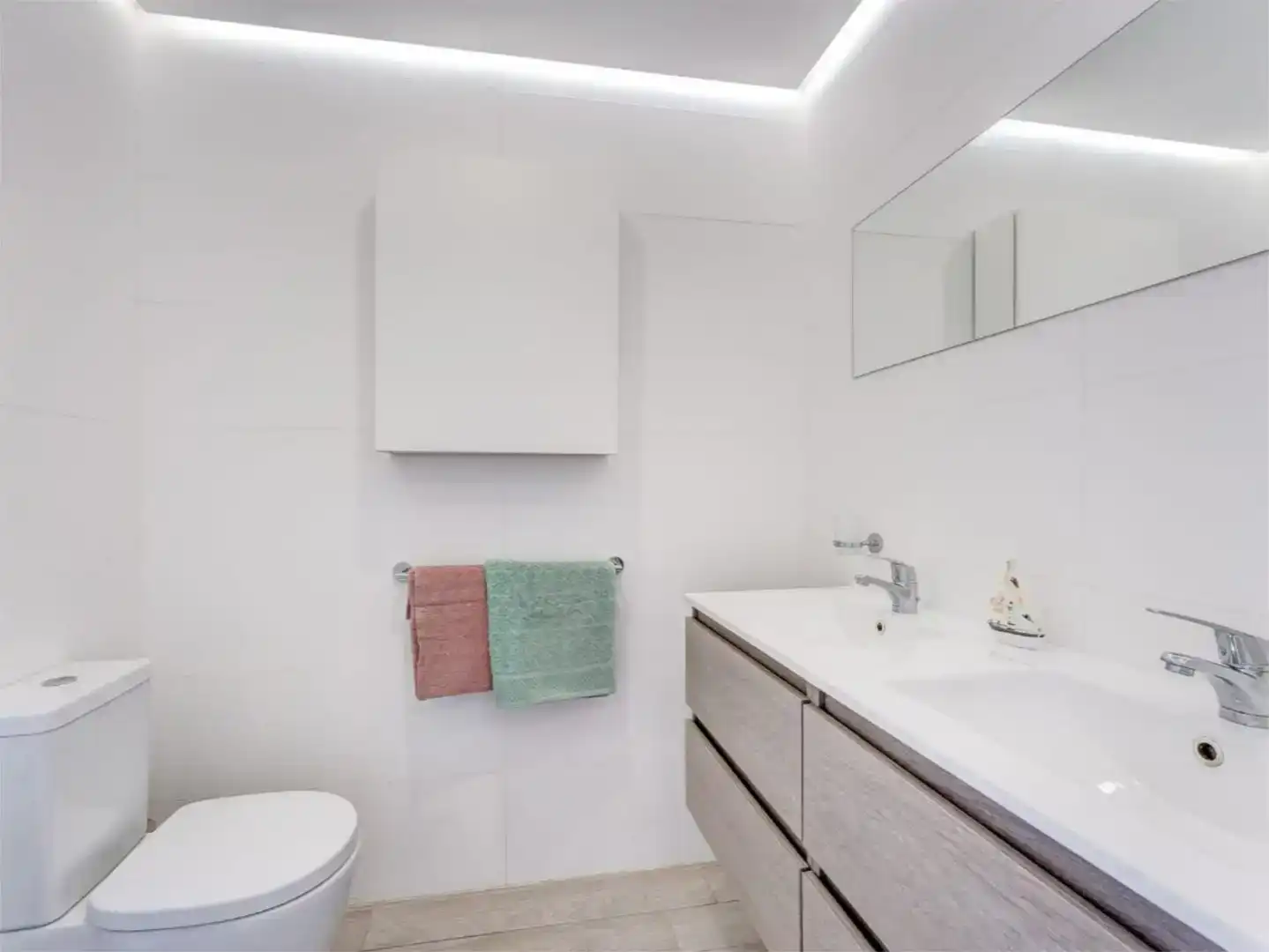 Bany de Apartament en venda en Adeje amb Aire condicionat, Piscina i Balcó