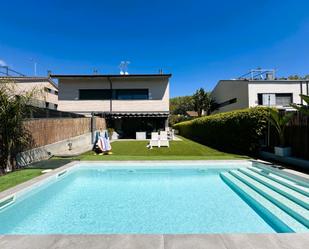 Swimming pool of Single-family semi-detached for sale in Arenys de Munt  with Air Conditioner, Heating and Private garden