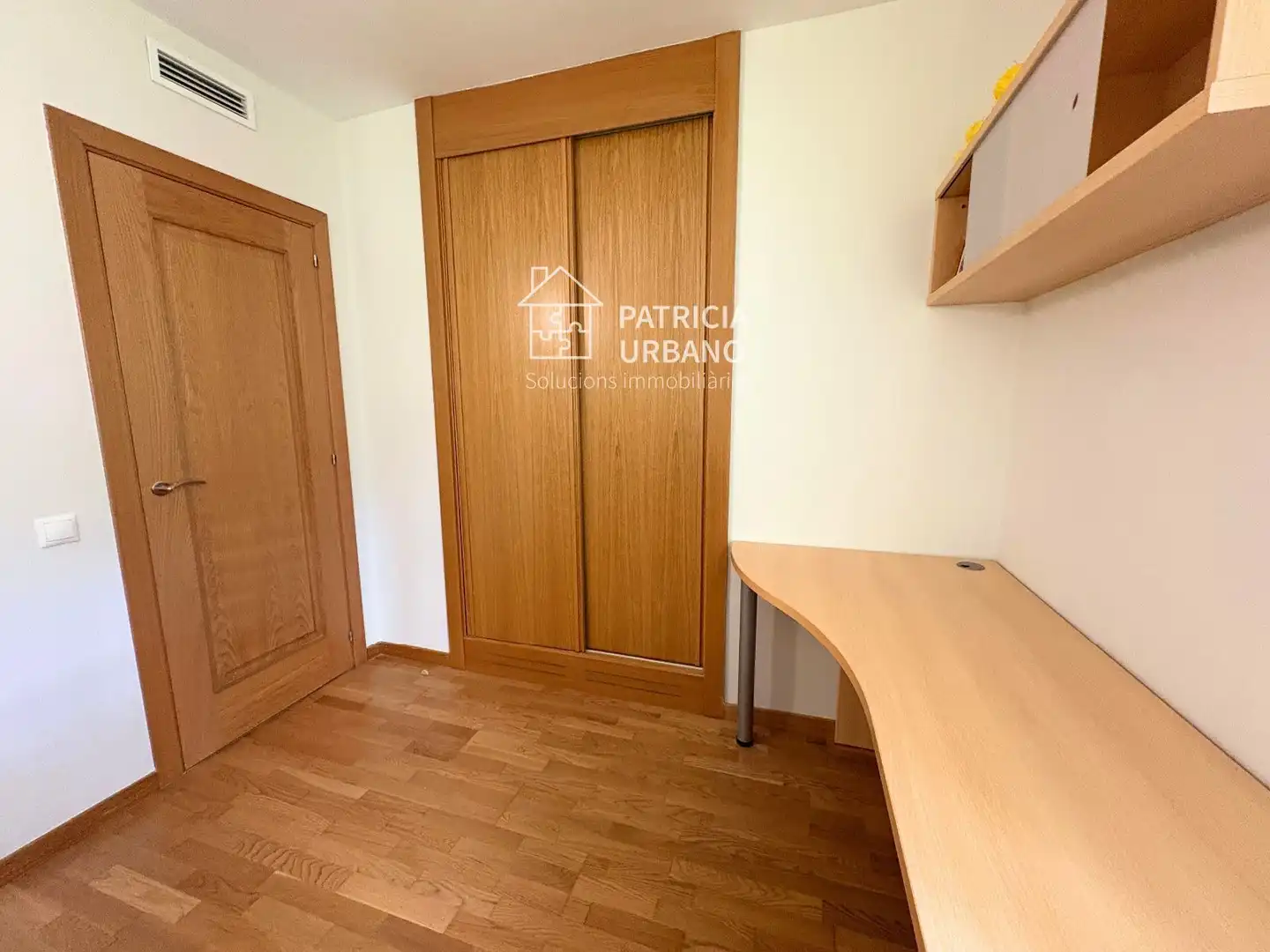 Habitación de Apartamento de alquiler en Cambrils con Aire acondicionado, Calefacción y Parquet