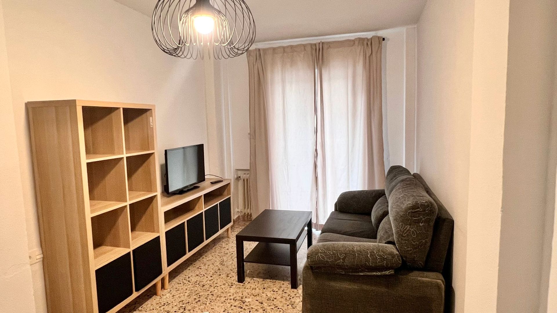 Living room of Flat to rent in  Granada Capital  with Heating, Furnished and Washing machine