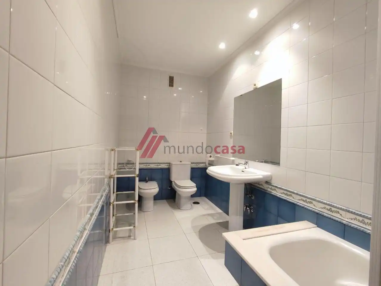 Bany de Dúplex en venda en Ferrol amb Calefacció, Parquet i Moblat