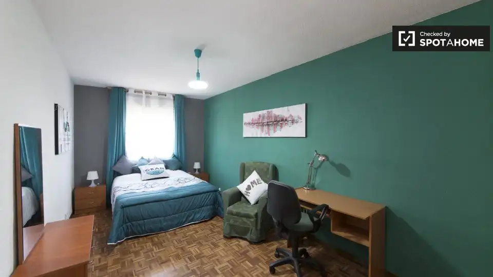 Habitación de Piso de alquiler en Alcalá de Henares con Aire acondicionado, Calefacción y Amueblado