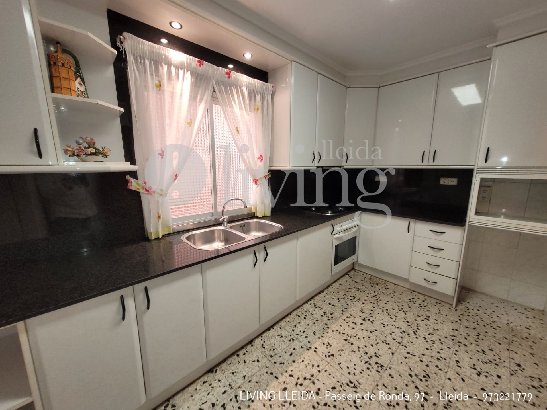 Kitchen of Flat for sale in  Lleida Capital  with Heating, Terrace and Storage room