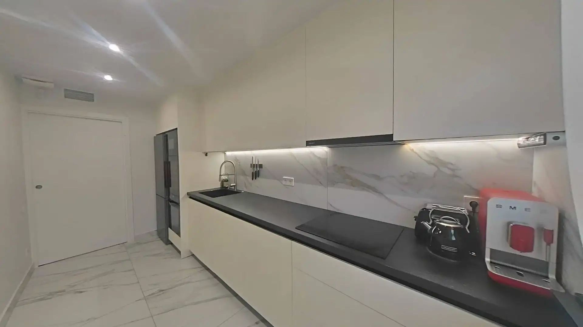 Cuina de Apartament en venda en San Pedro del Pinatar amb Aire condicionat, Moblat i Balcó