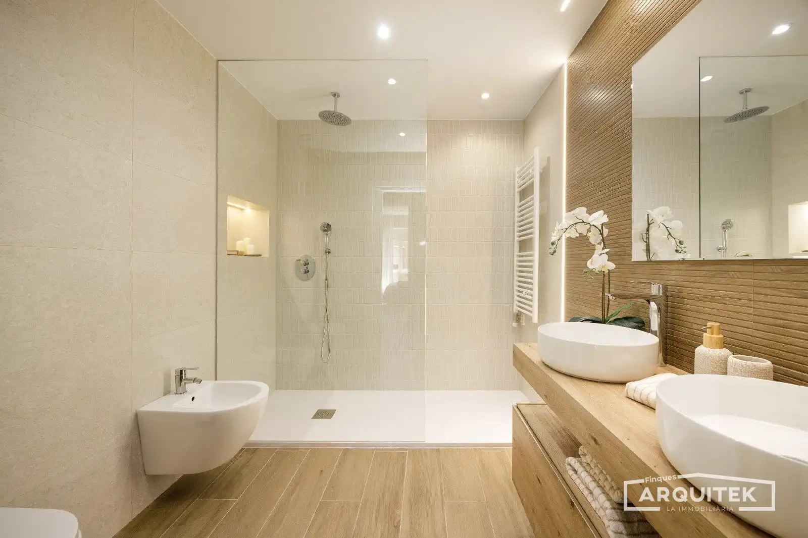 Bathroom of Flat for sale in Lleida  with Air Conditioner, Private garden and Terrace