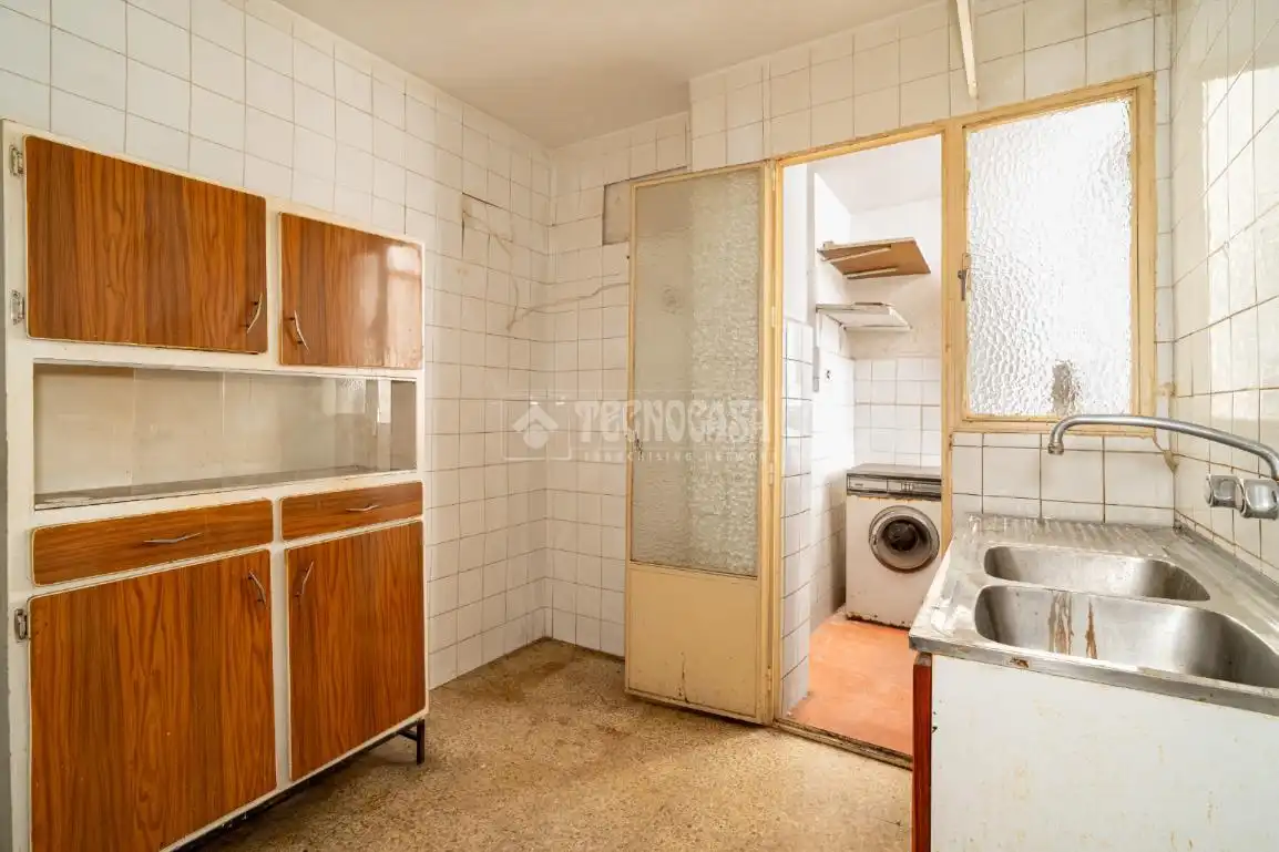 Cuina de Pis en venda en Granada amb Balcó