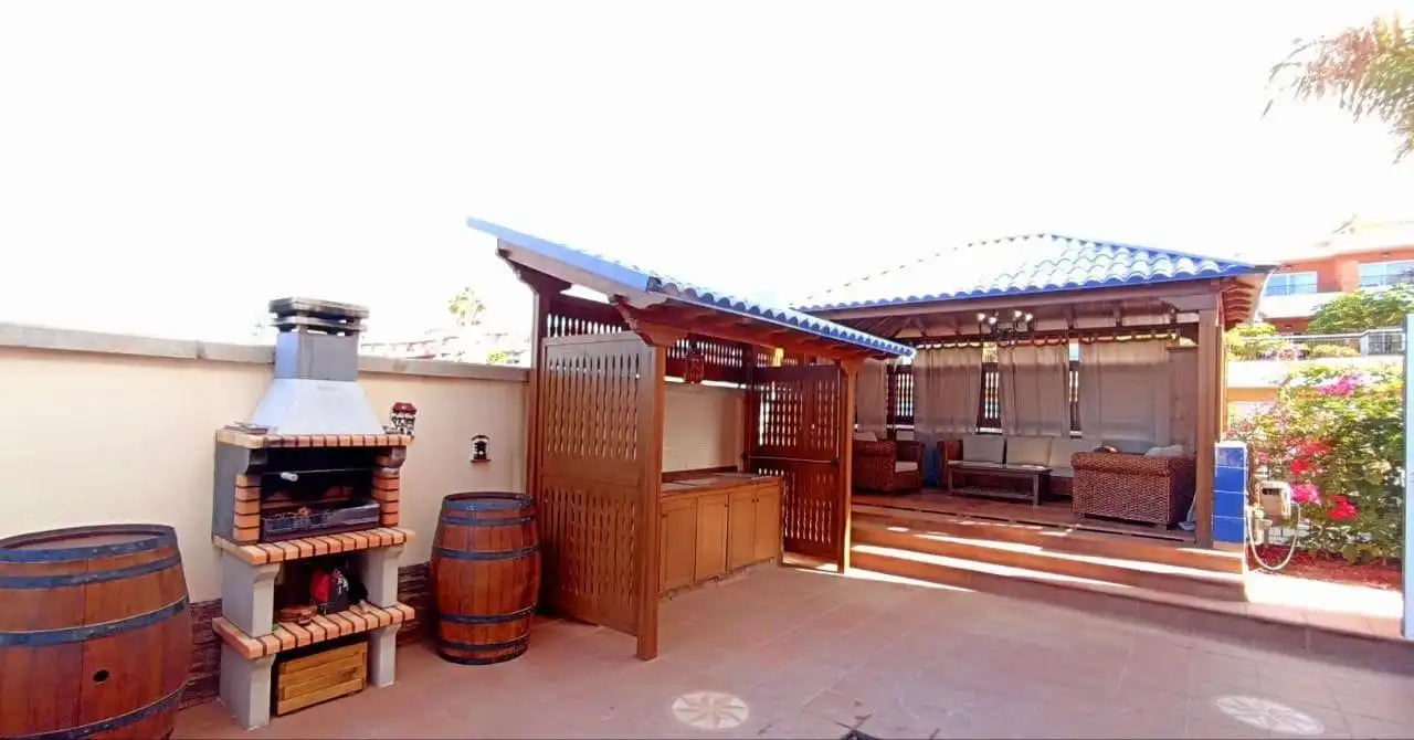 Terraza de Casa adosada en venta en Santiago del Teide con Trastero, Jacuzzi y Piscina comunitaria