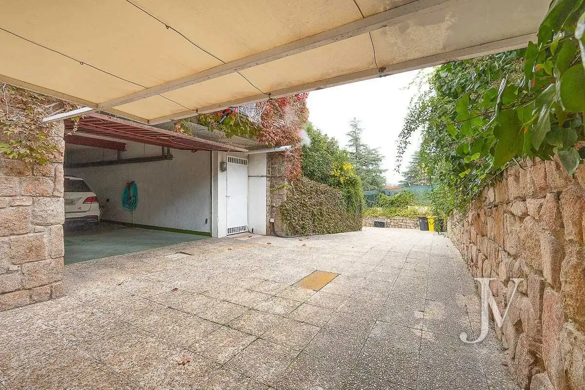 Jardí de Casa o xalet en venda en Madrid amb Aire condicionat, Calefacció i Jardí privat