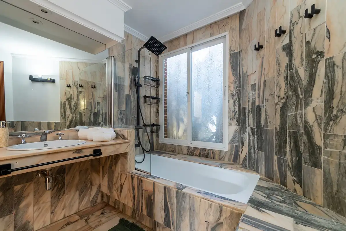 Bathroom of Houses for rent in Estepona  with Air Conditioner, Private garden and Terrace