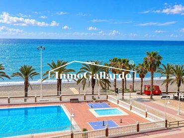 Piso con balcón en venta en Algarrobo costa