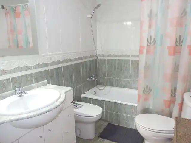 Bathroom of Flat for rent in Valencia  with Furnished, Oven and Washing machine
