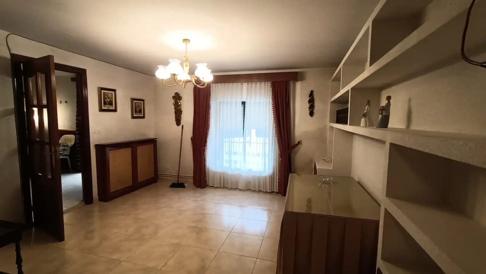 Sala de estar de Casa adosada en venta en Talamanca de Jarama con Calefacción, Jardín privado y Internet