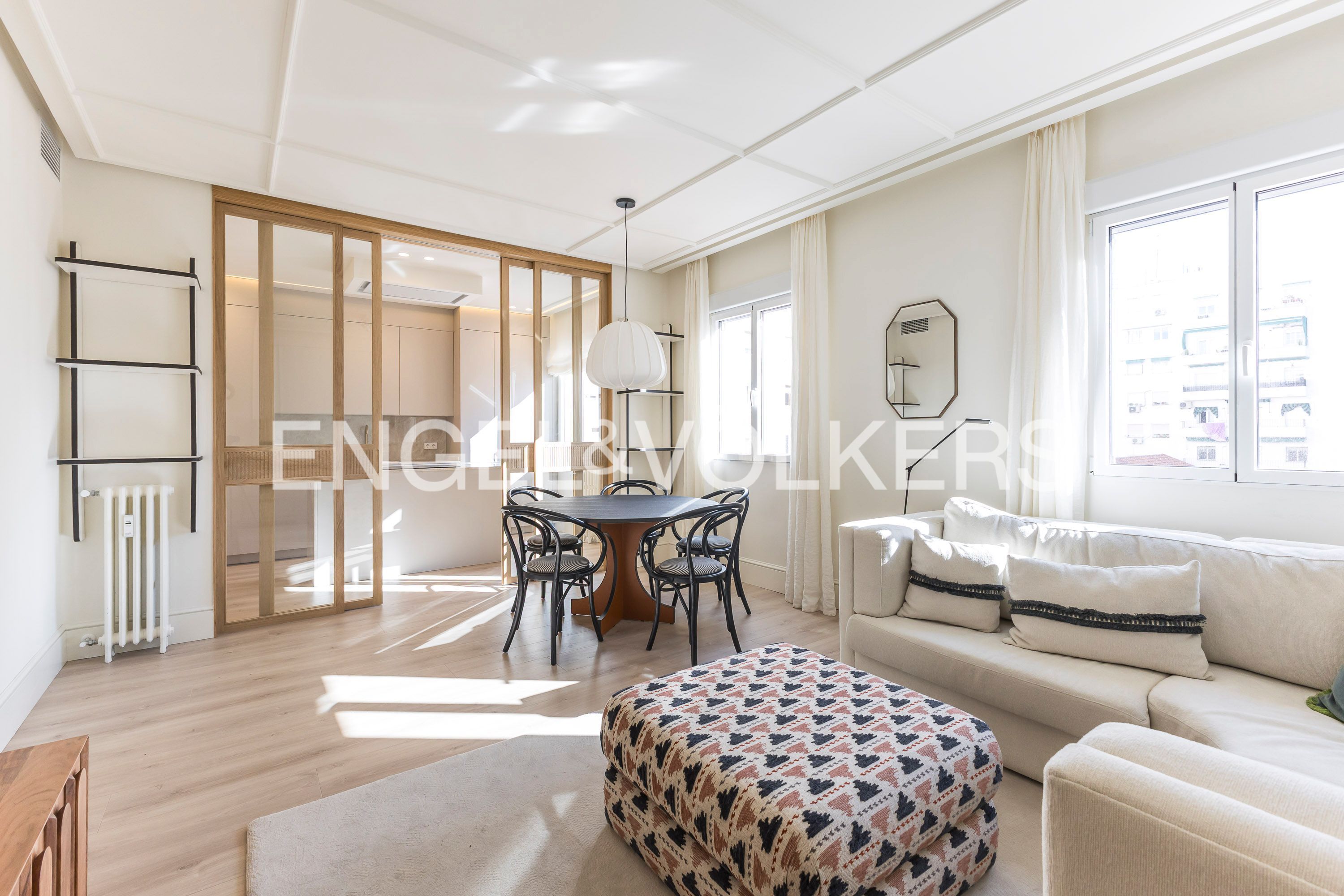 Sala d'estar de Pis de lloguer en  Madrid Capital amb Aire condicionat, Calefacció i Moblat