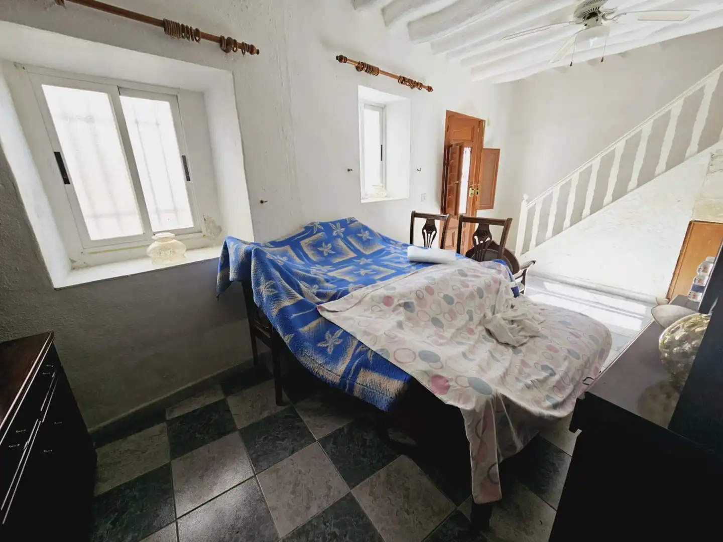 Schlafzimmer von Einfamilien-Reihenhaus zum Verkauf in Rubite mit Möbliert