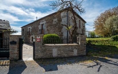 Vista exterior de Casa o xalet en venda en Lugo Capital amb Jardí privat i Moblat