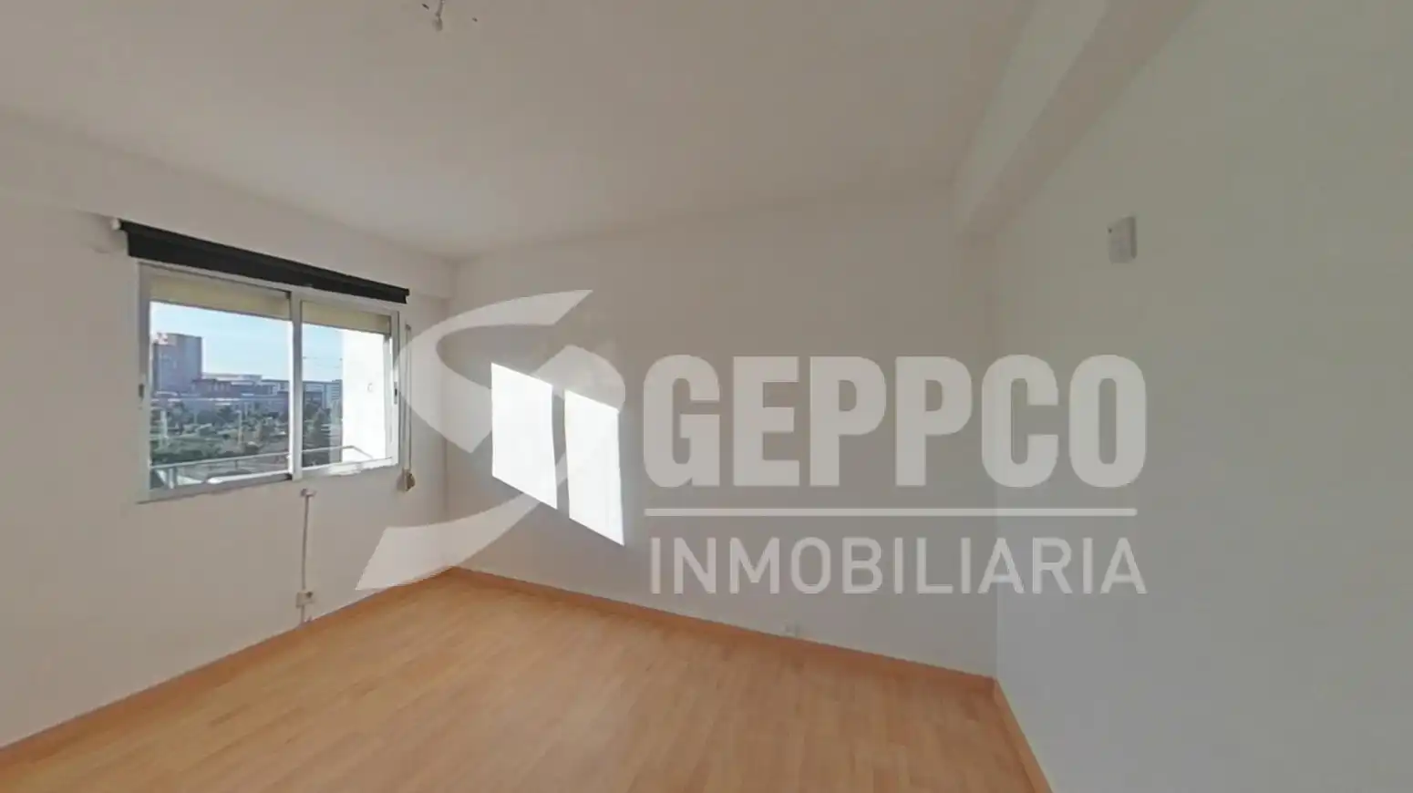 Flat for sale in Calle de Carabelos, San Fermín