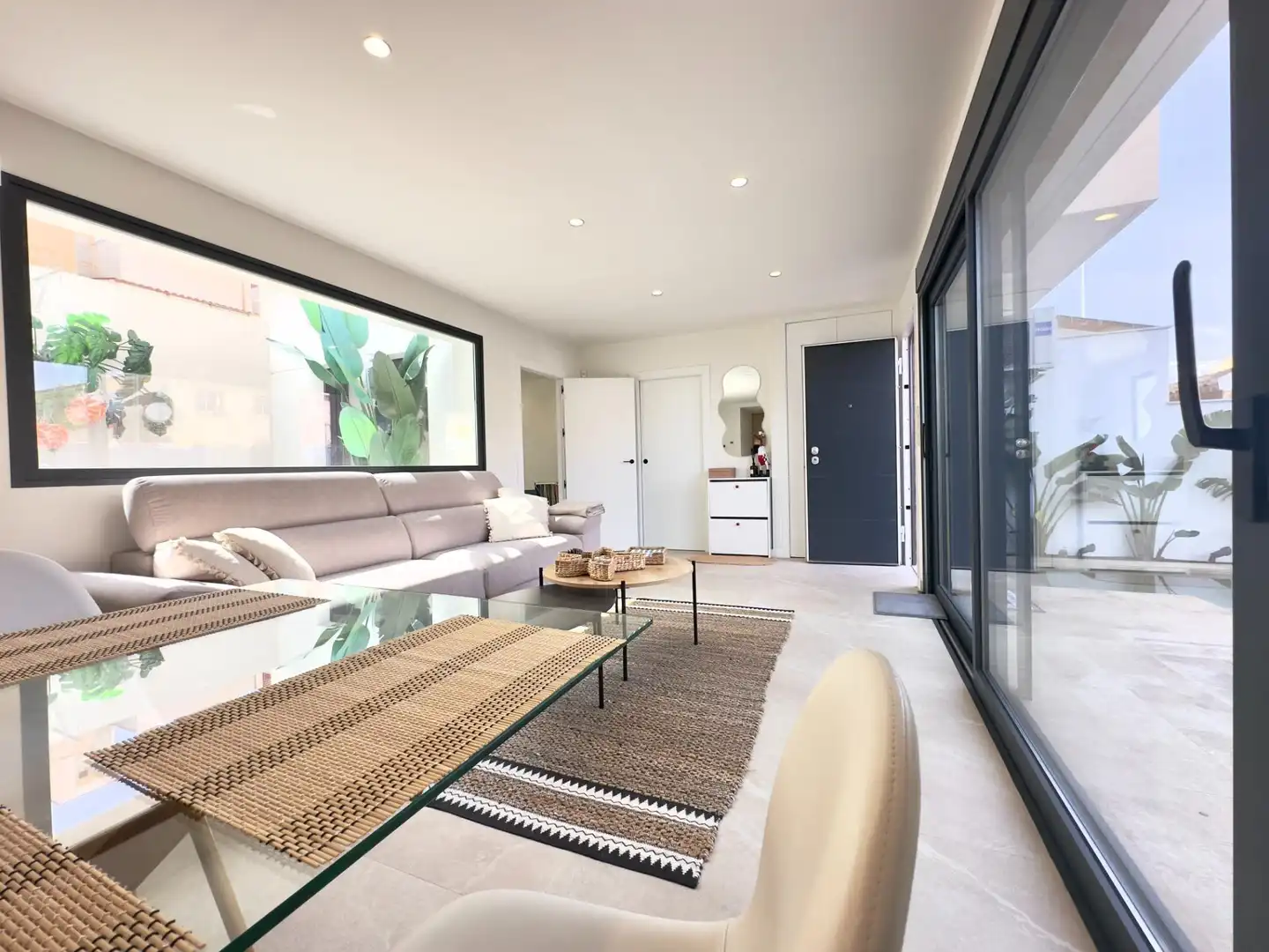 Sala de estar de Casa o chalet en venta en San Pedro del Pinatar con Aire acondicionado, Calefacción y Amueblado