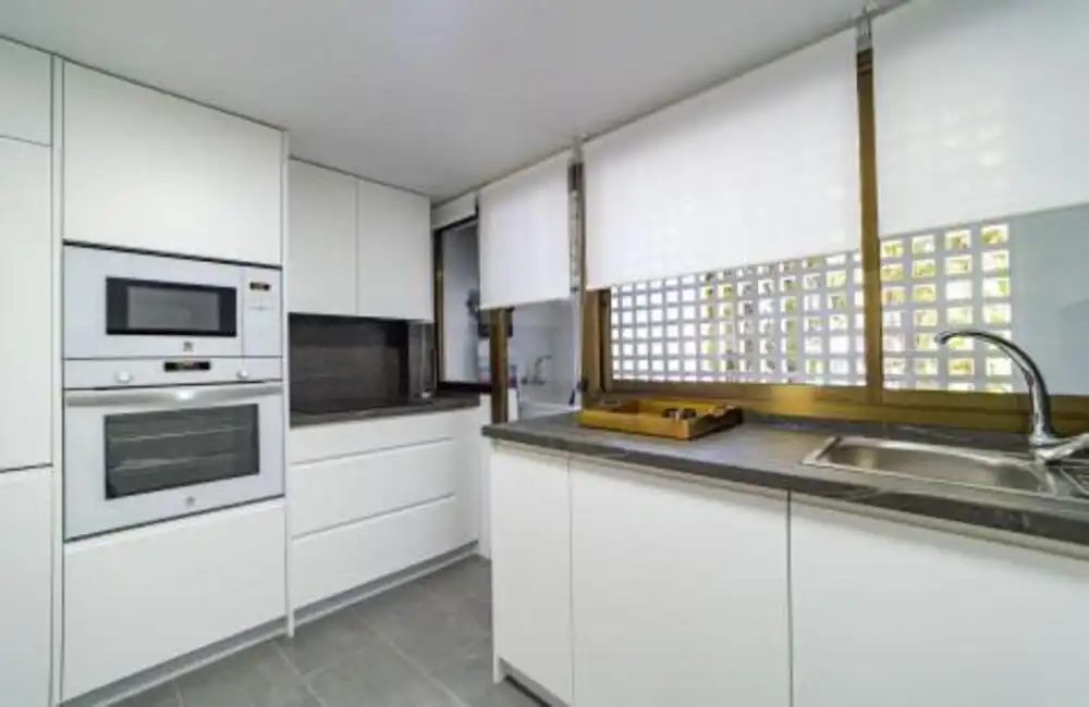 Cuina de Apartament de lloguer en Marbella amb Aire condicionat, Terrassa i Piscina