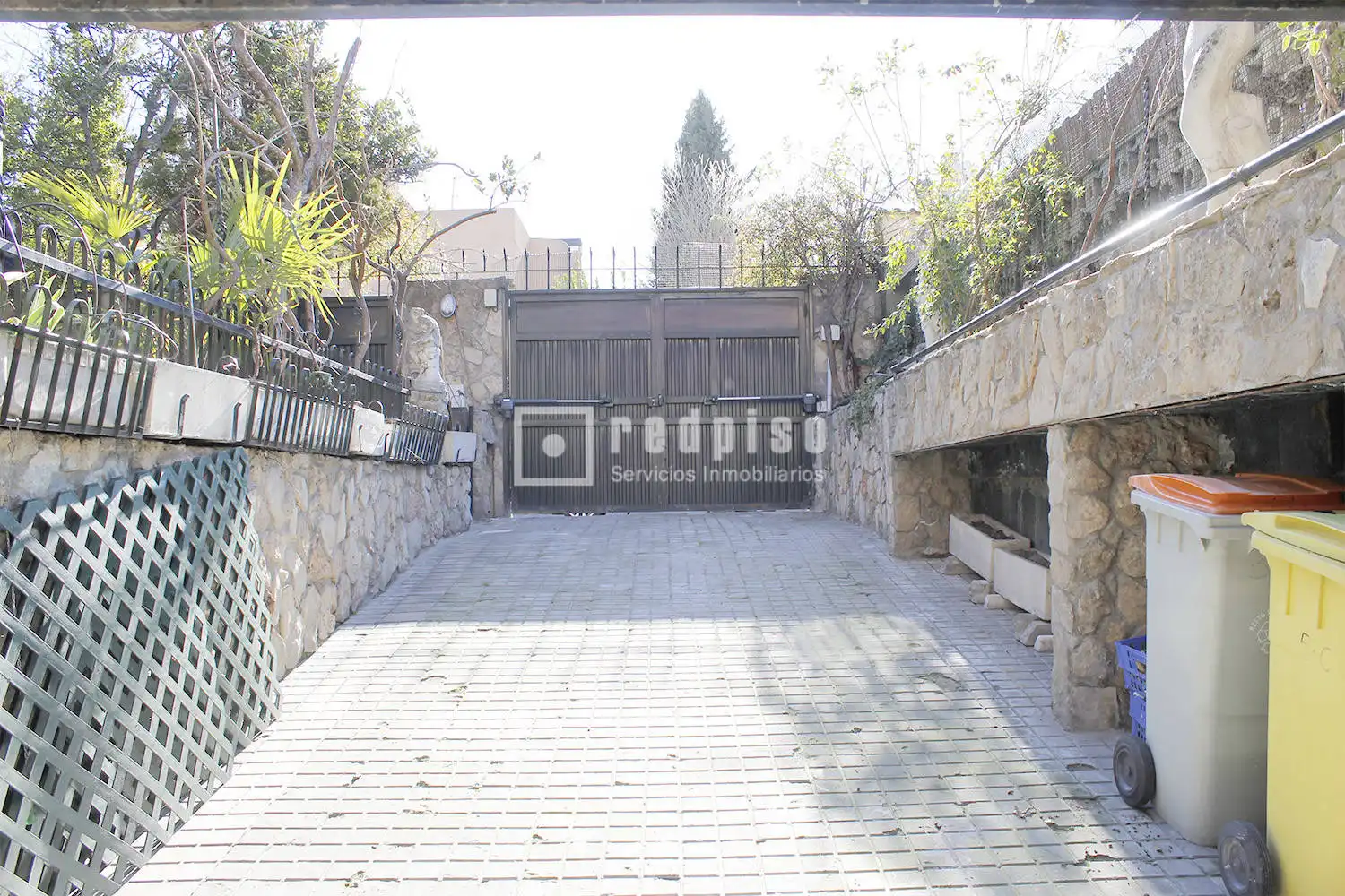 Vista exterior de Casa o xalet de lloguer en Madrid amb Aire condicionat, Calefacció i Jardí privat
