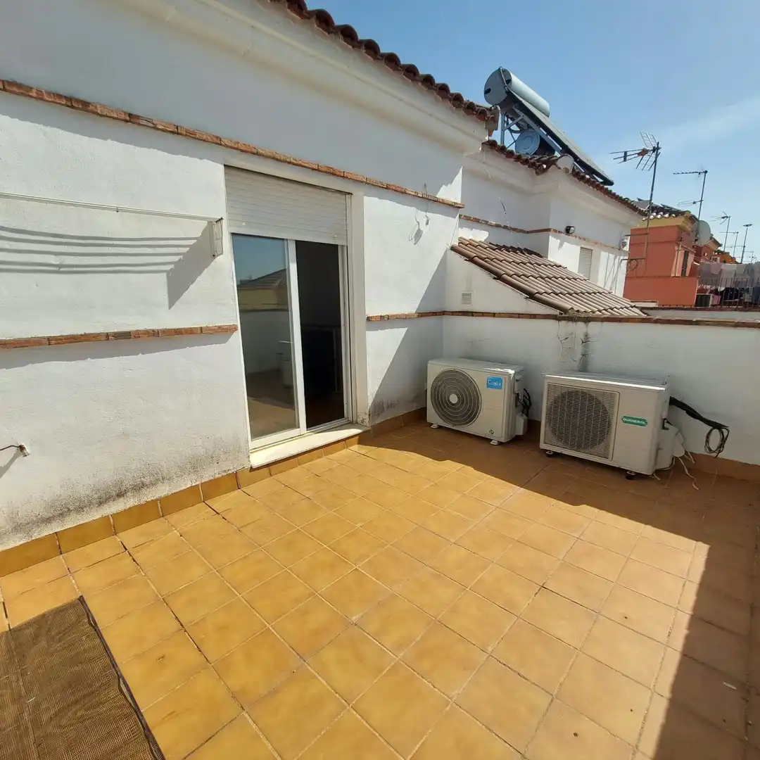 Terrassa de Casa adosada en venda en Zona Universitaria 