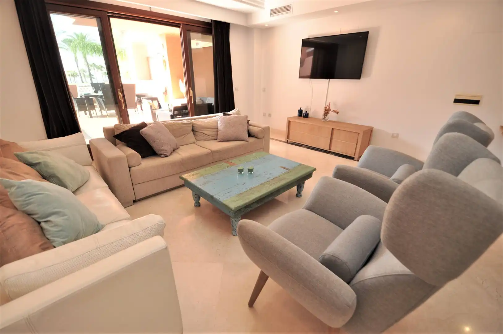 Wohnzimmer von Dachboden zur Miete in Estepona mit Klimaanlage, Heizung und Terrasse