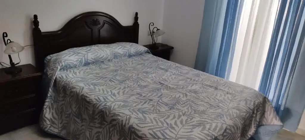 Habitación de Apartamento de alquiler en Chiclana de la Frontera con Aire acondicionado, Amueblado y Horno