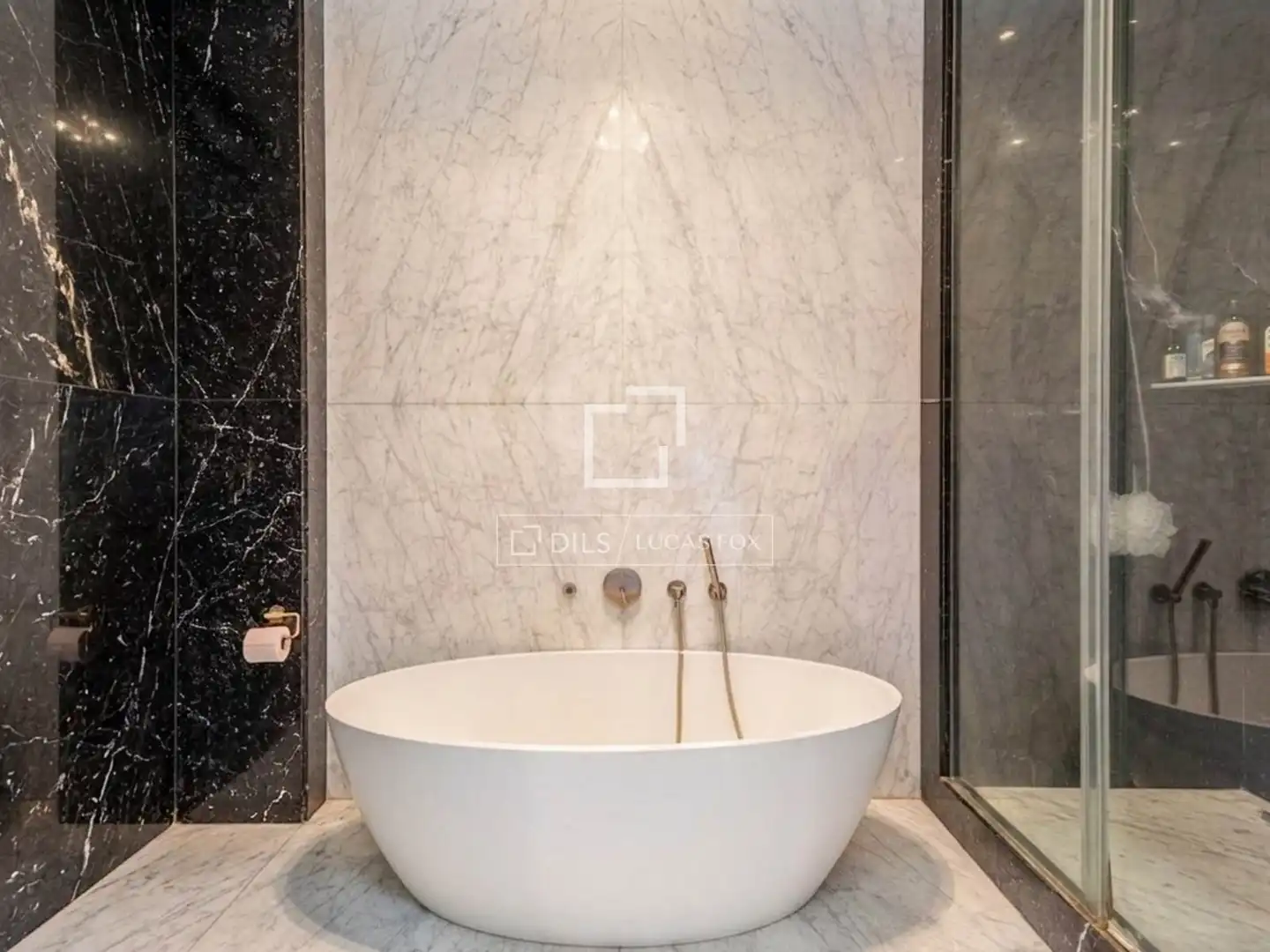 Badezimmer von Wohnung zum Verkauf in Barcelona mit Klimaanlage, Parkett und Terrasse
