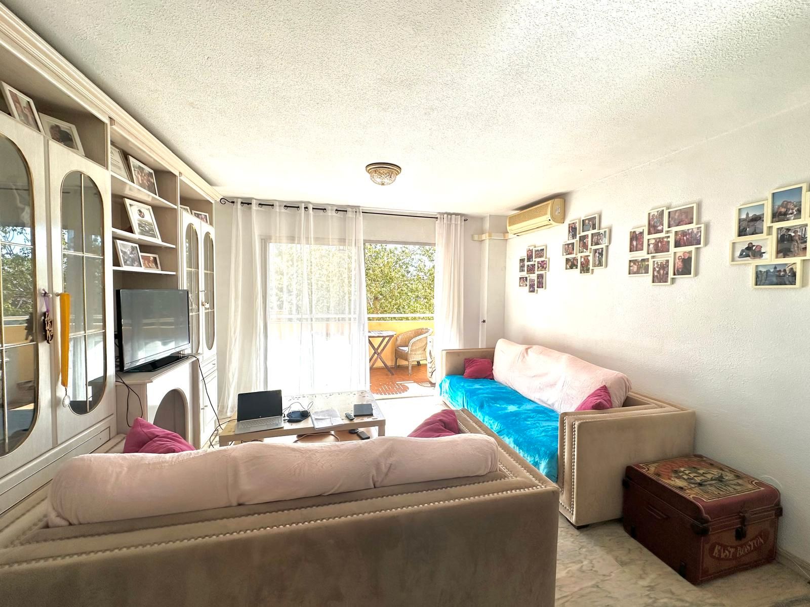 Living room of Flat for sale in Benalmádena  with Terrace, Storage room and Furnished