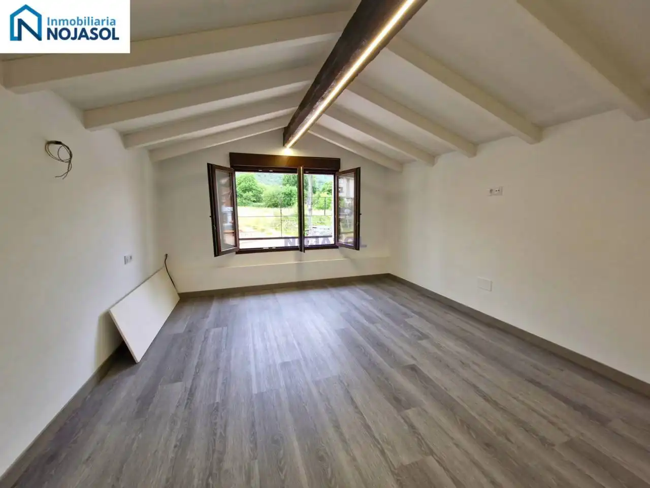 Sala d'estar de Casa adosada en venda en Ramales de la Victoria amb Calefacció i Terrassa