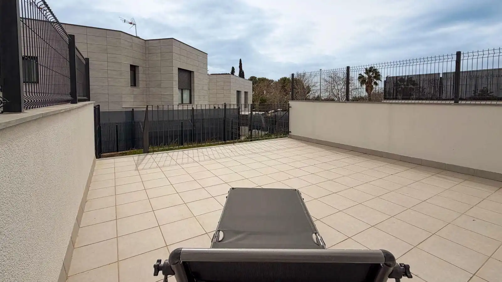Terrasse von Einfamilien-Reihenhaus zur Miete in Vilanova i la Geltrú mit Klimaanlage, Heizung und Privatgarten