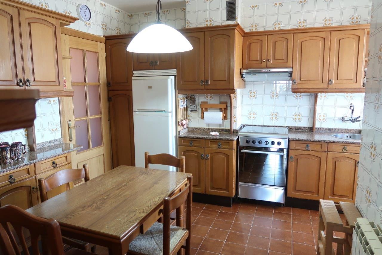 Cuina de Pis en venda en A Coruña Capital  amb Calefacció, Parquet i Moblat