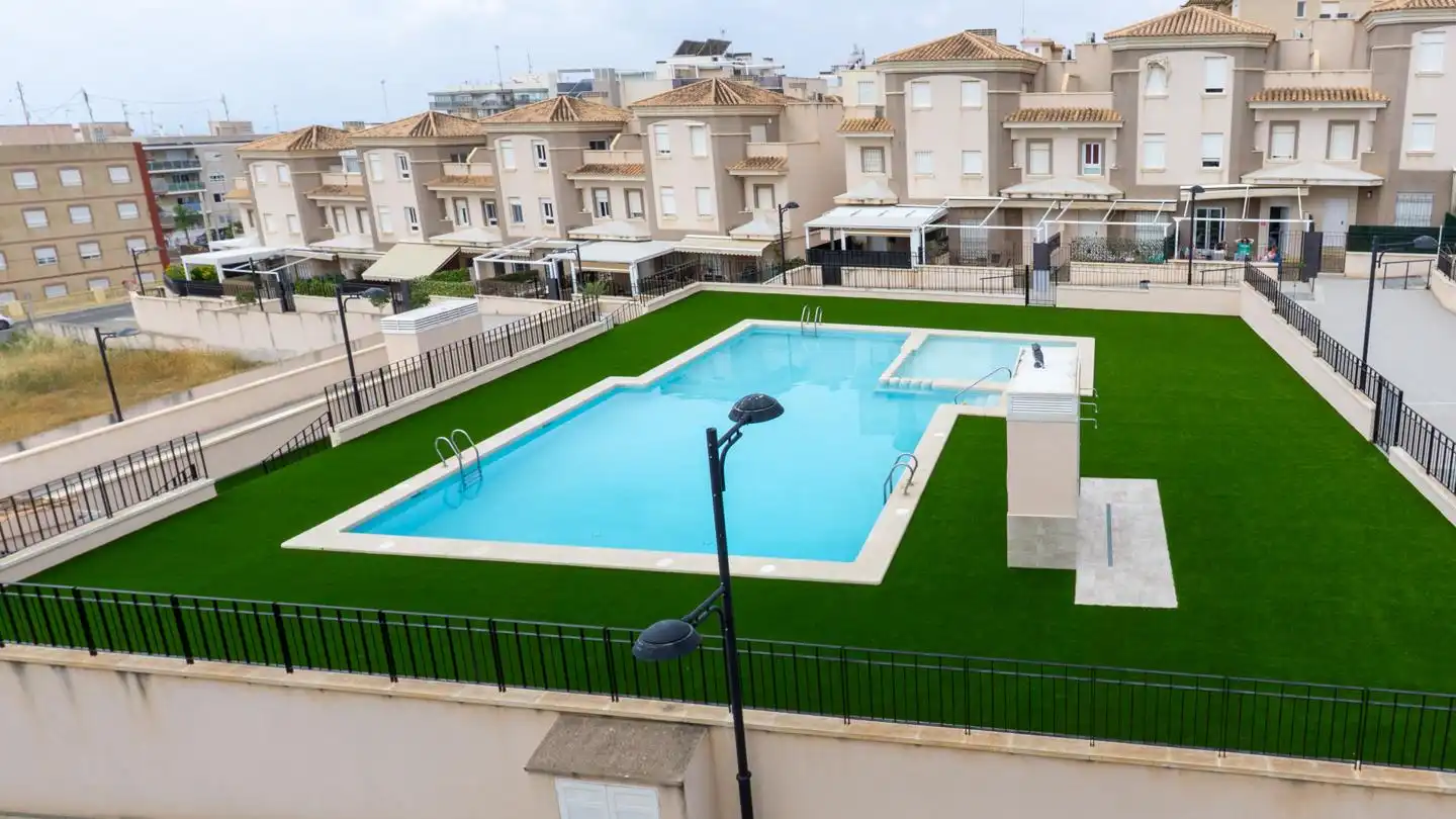 Piscina de Casa adosada en venta en Santa Pola con Aire acondicionado, Terraza y Trastero