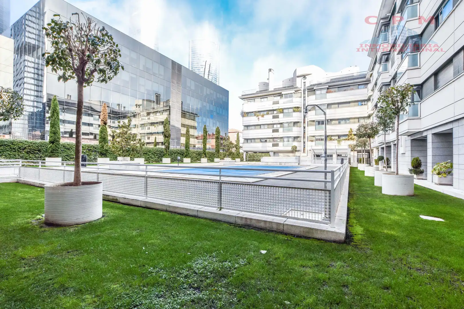 Swimming pool of Flat for rent to own in Madrid  with Air Conditioner, Heating and Oven