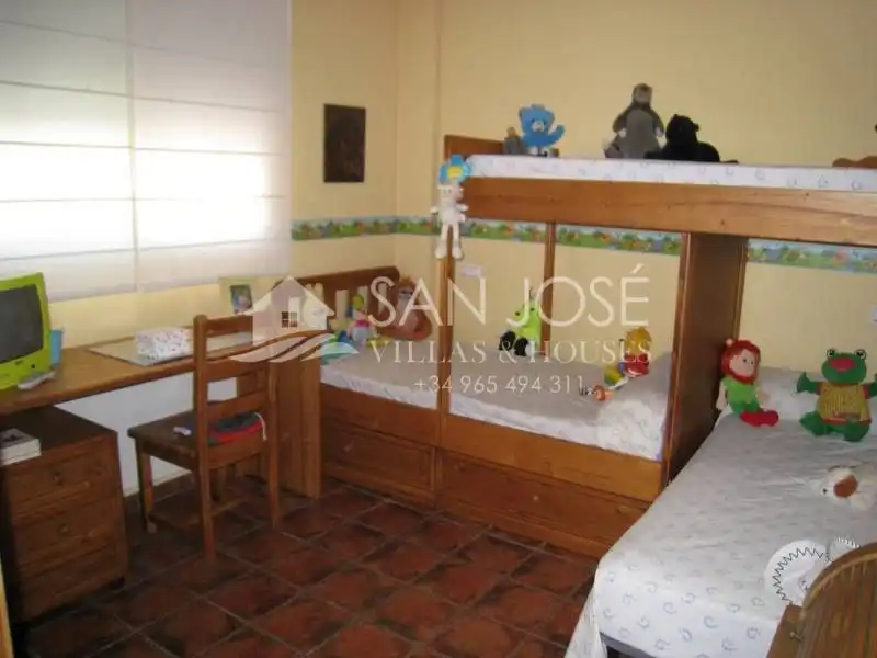 Schlafzimmer von Haus oder Chalet zum Verkauf in Aspe mit Klimaanlage, Heizung und Privatgarten