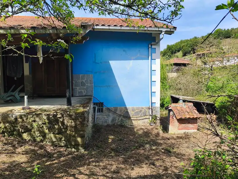 Vista exterior de Casa o chalet en venta en Salas con Amueblado
