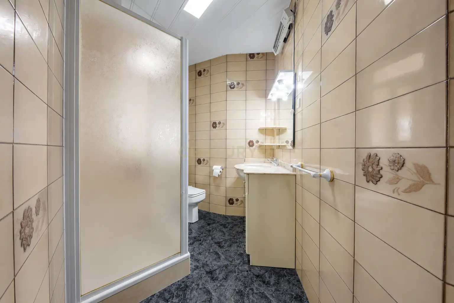 Badezimmer von Wohnungen zum Verkauf in Barcelona