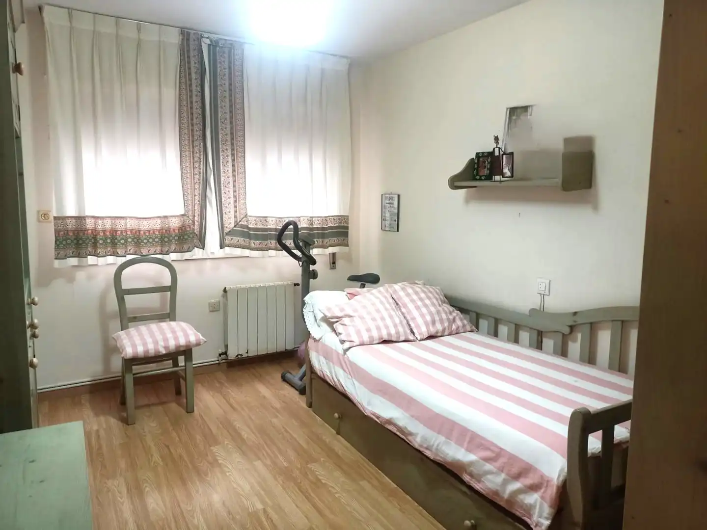 Bedroom of Flat for sale in Gijón   with Heating, Parquet flooring and Furnished
