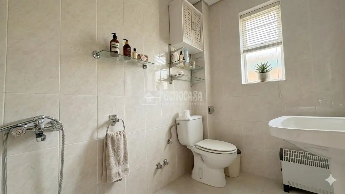 Baño de Piso en venta en Fuensalida con Aire acondicionado, Calefacción y Parquet