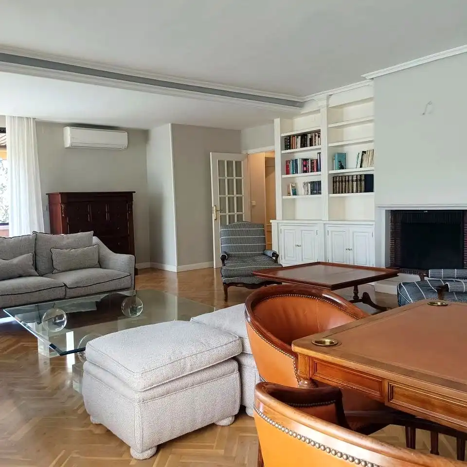 Sala de estar de Piso de alquiler en  Madrid Capital con Aire acondicionado, Calefacción y Parquet