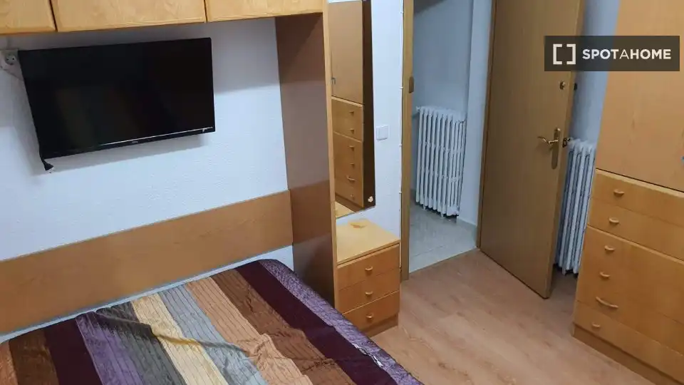 Schlafzimmer von Wohnung zur untervermieten in Madrid mit Klimaanlage, Terrasse und Möbliert