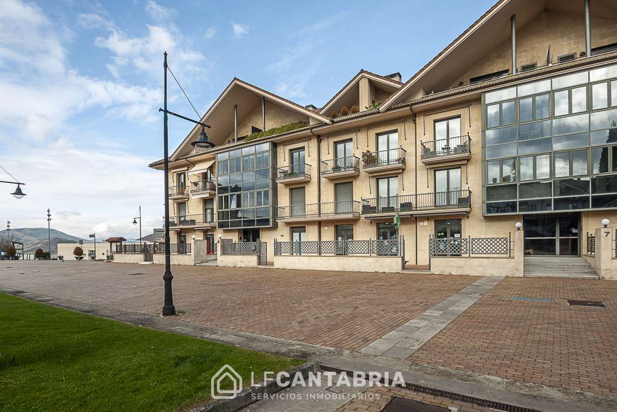 Vista exterior de Pis en venda en Valle de Egüés / Eguesibar amb Calefacció, Terrassa i Traster