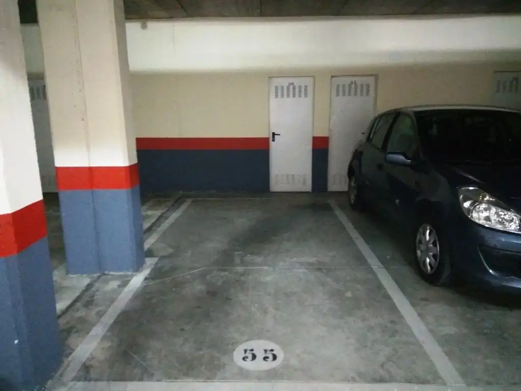 Parkplatz von Wohnung zur Miete in Valladolid mit Heizung, Privatgarten und Terrasse