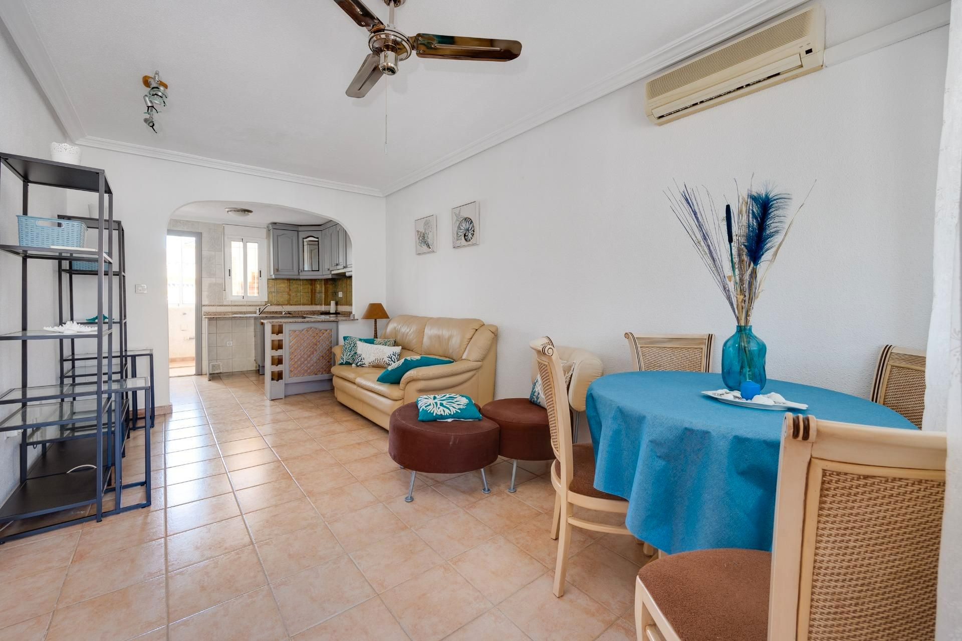 Sala de estar de Casa o chalet en venta en Torrevieja con Amueblado y Piscina comunitaria