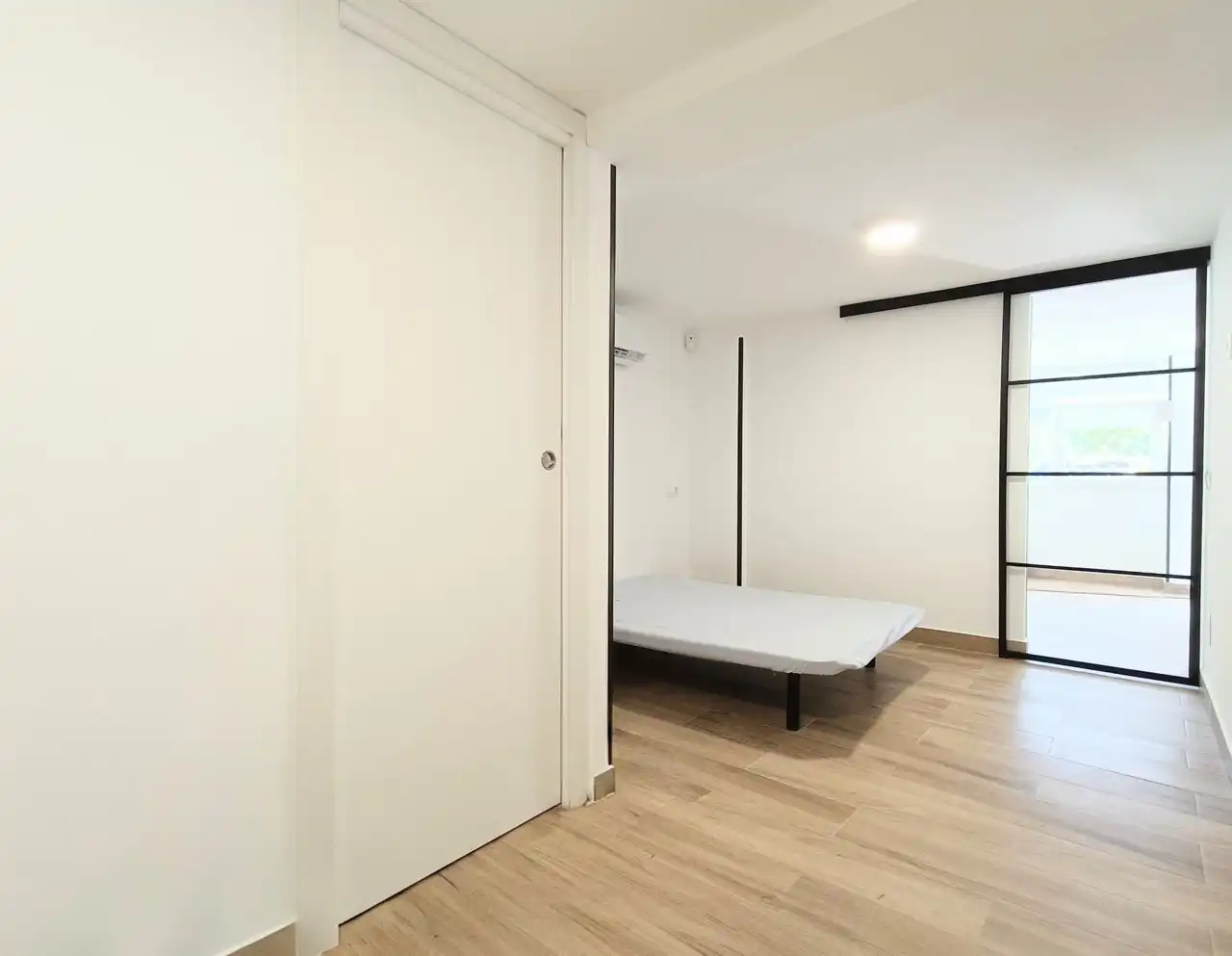 Bedroom of Commercial properties for rent in Madrid  with Air Conditioner