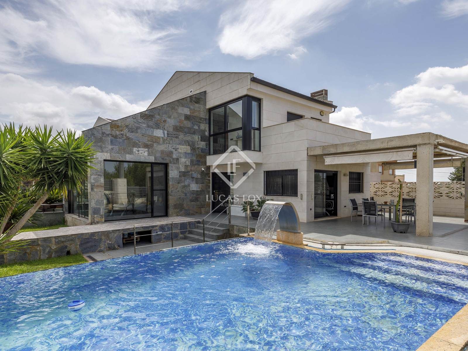 Exterior view of House or chalet for sale in Picassent  with Air Conditioner, Heating and Private garden